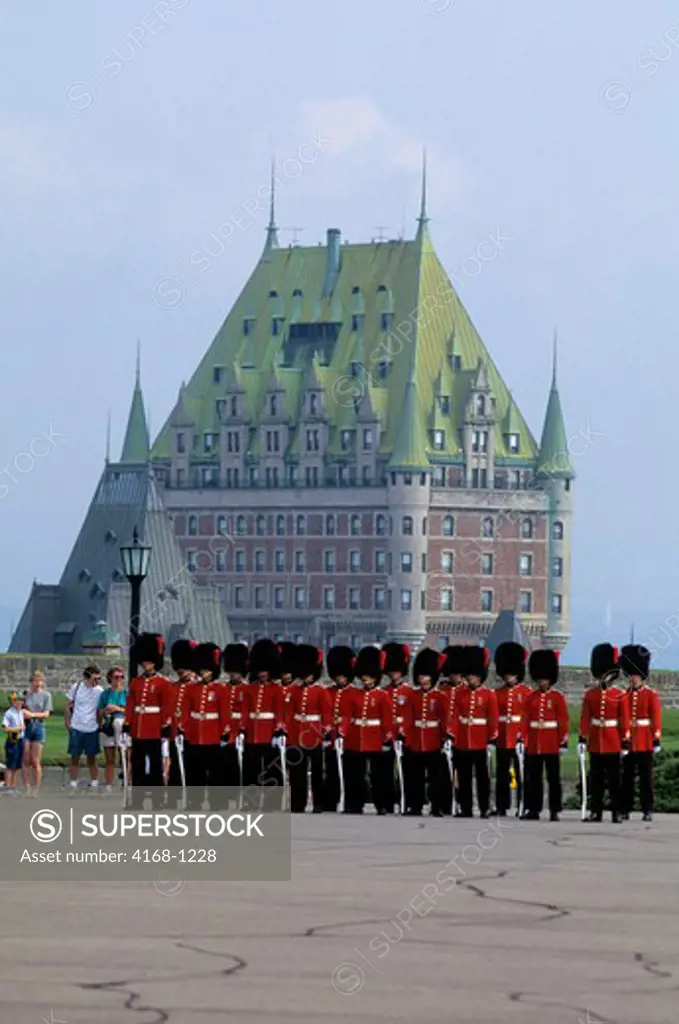 CANADA, QUEBEC CITY, CITADEL, CHANGING OF THE GUARD CEREMONY, HOTEL FRONTENAC