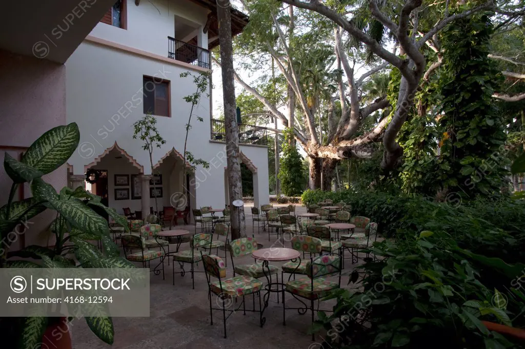 Mexico, Yucatan Peninsula, Chichen Itza, Hotel Mayaland, Patio