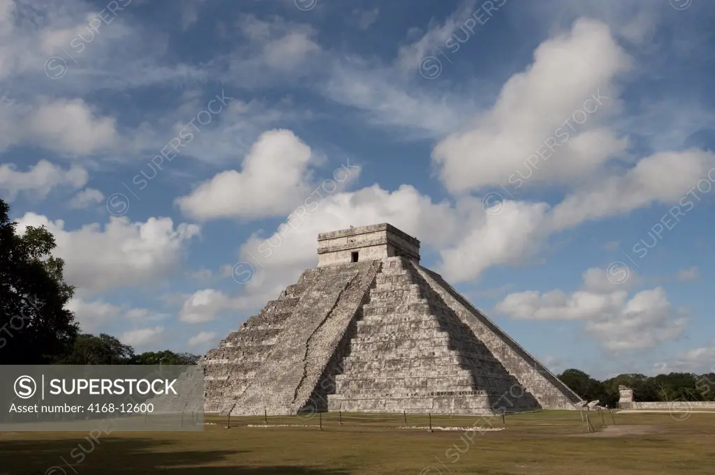 Mexico, Yucatan Peninsula, Near Cancun, Maya Ruins Of Chichen Itza, Archaeological Site, El Castillo (Castle) Mayan Pyramid