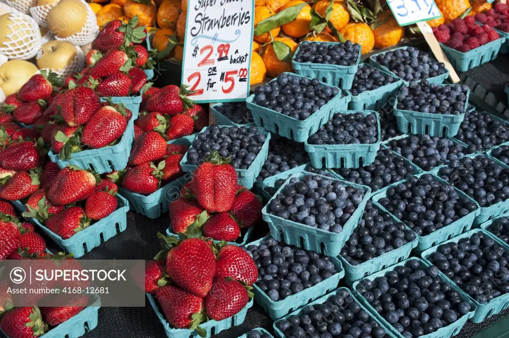 Usa, Washington State, Seattle, Pike Place Market, Produce Stand With Strawberries And Bluberries