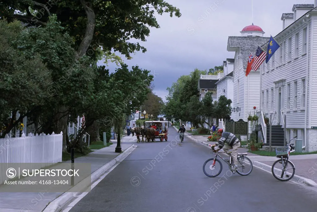 USA, Michigan, Lake Huron Mackinac Island, Village, Street Scene