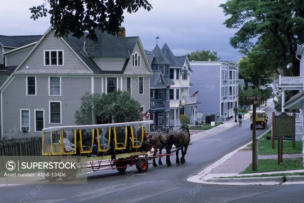 USA, Michigan, Lake Huron Mackinac Island, Village, Street Scene, Horse Cart Taxi