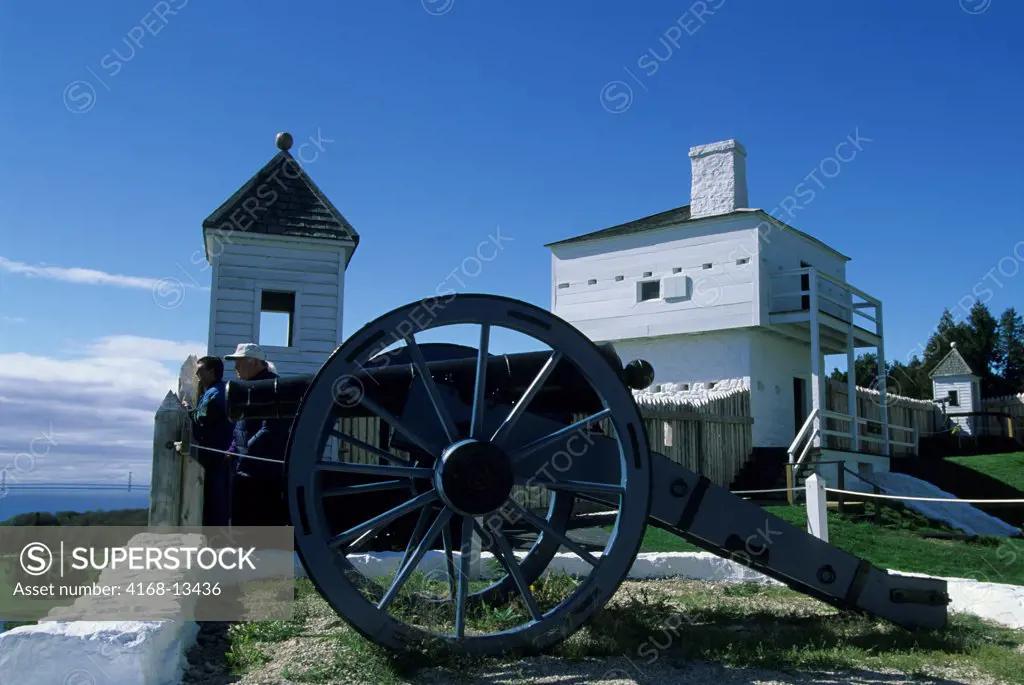 USA, Michigan, Lake Huron, Mackinac Island, Fort Mackinac, Cannon, West Blockhouse, 1798