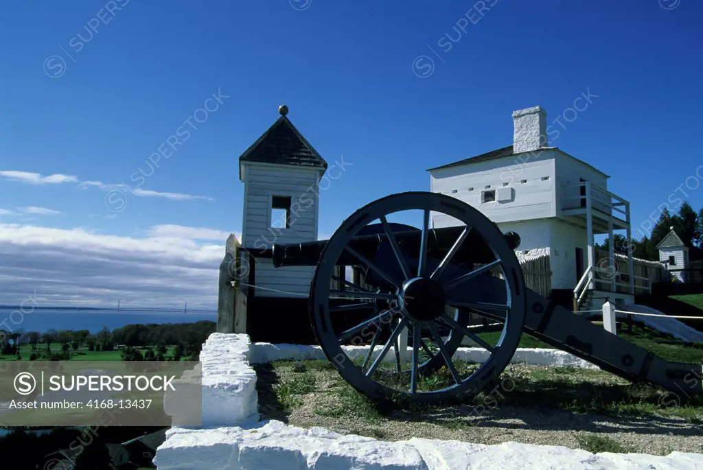 USA, Michigan, Lake Huron, Mackinac Island, Fort Mackinac, Cannon, West Blockhouse, 1798