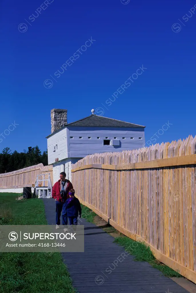 USA, Michigan, Lake Huron, Mackinac Island, Fort Mackinac, Wall, East Blockhouse, 1798, Tourists