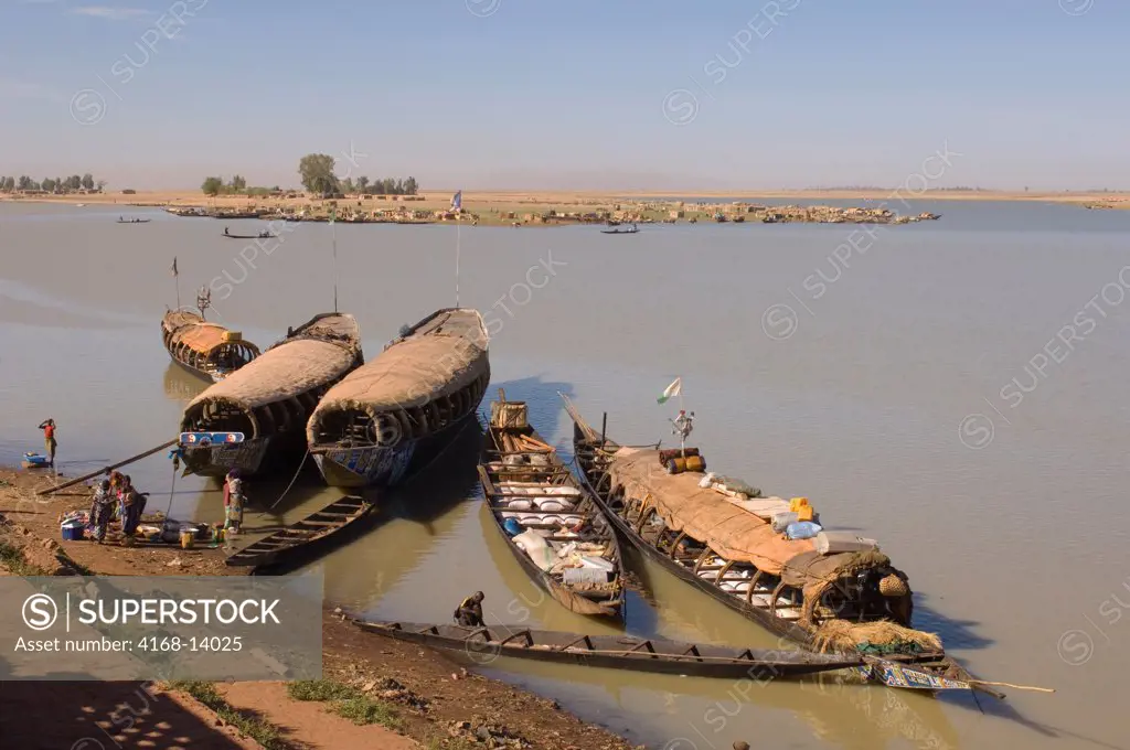 Mali, Mopti, Bani River, Port, Boats