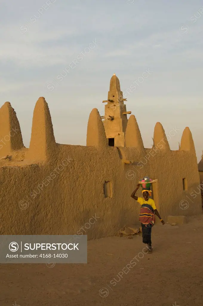 Mali, Near Bandiagara, Dogon Country, Djiguibombo Dogon Village, Mosque In Evening Sunshine, Woman Walking