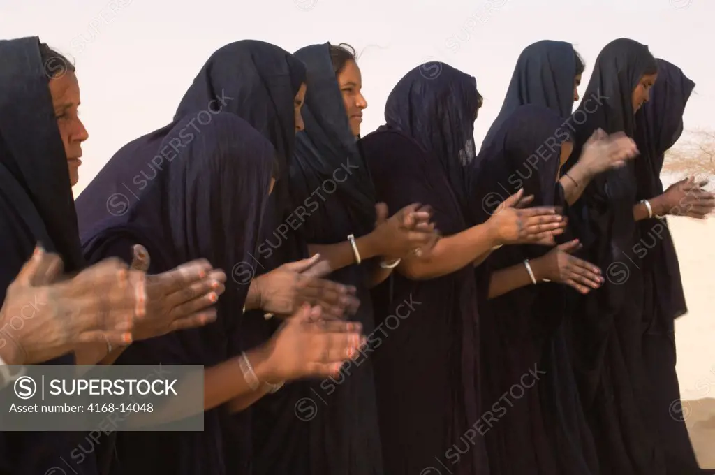 Mali, Near Timbuktu, Sahara Desert, Tuareg Women Performing Traditional Dance In Desert, Clapping With Hands, Close Up