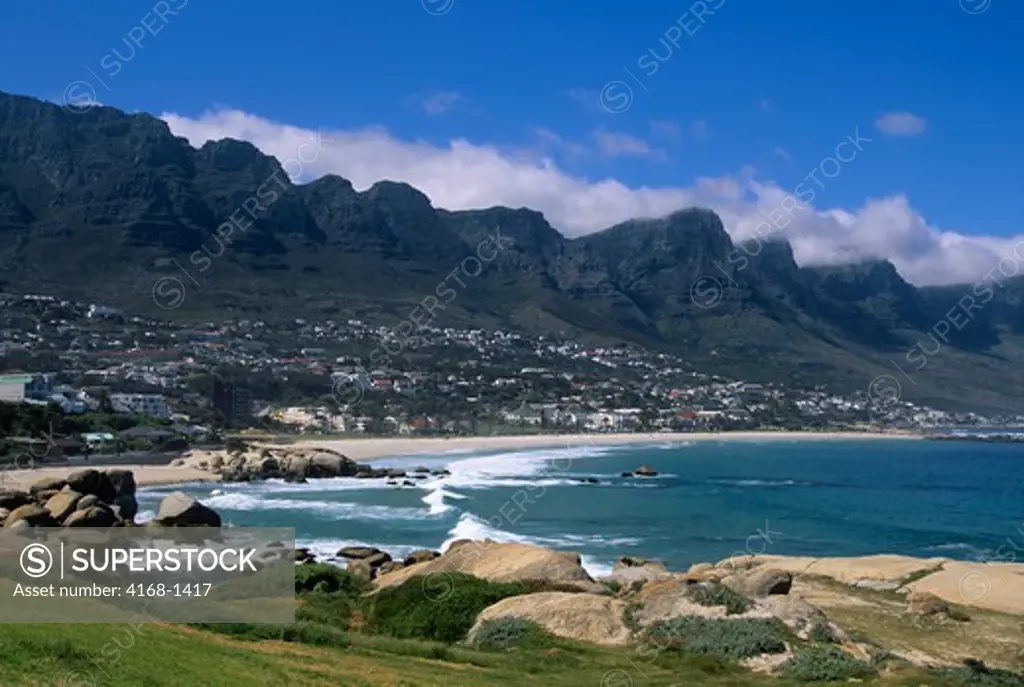 SOUTH AFRICA, NEAR CAPE TOWN, CAMPS BAY WITH 12 APOSTLES MOUNTAINS IN BACKGROUND