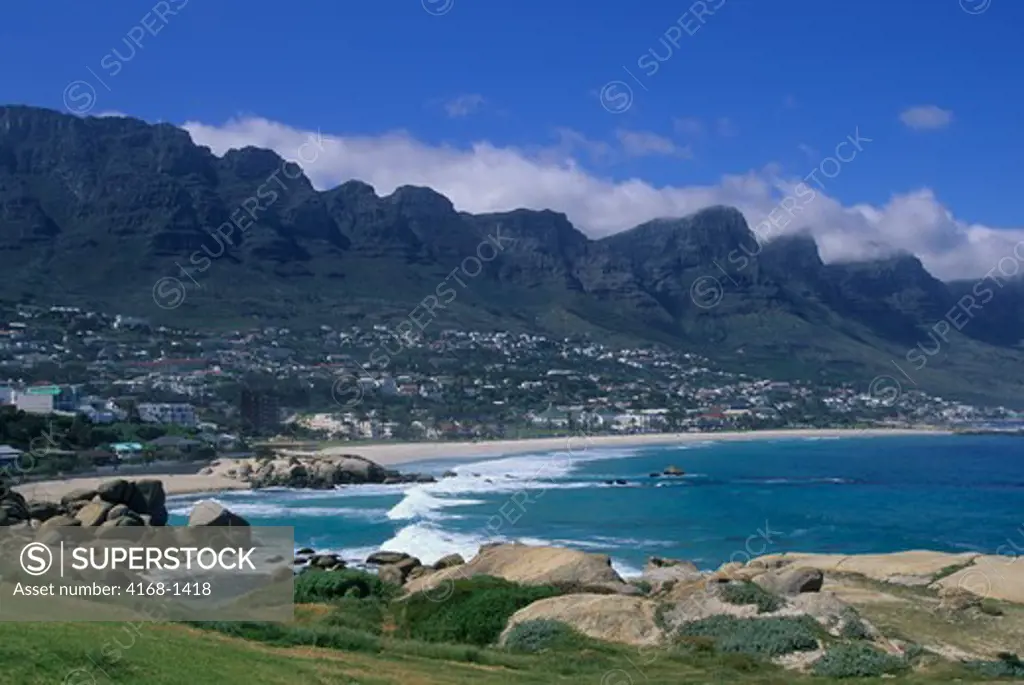 SOUTH AFRICA, NEAR CAPE TOWN, CAMPS BAY WITH 12 APOSTLES MOUNTAINS IN BACKGROUND