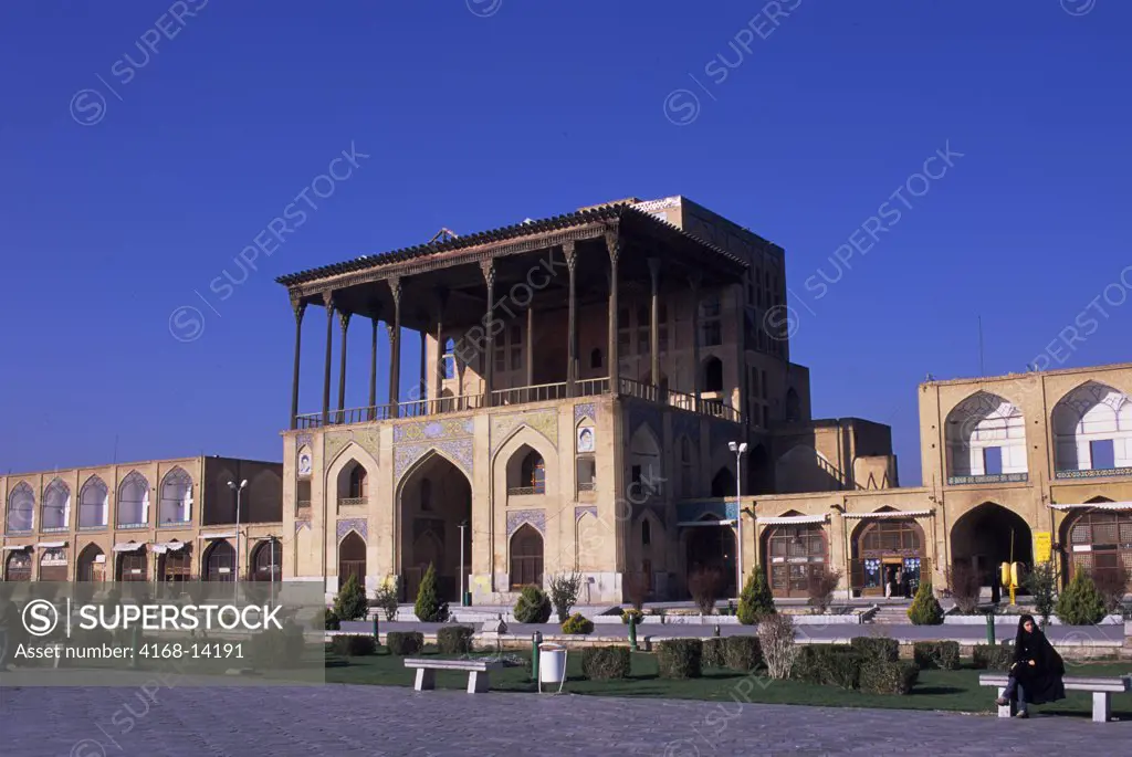 Iran, Esfahan, Eman Khomeni Square, Ali Qapu Palace