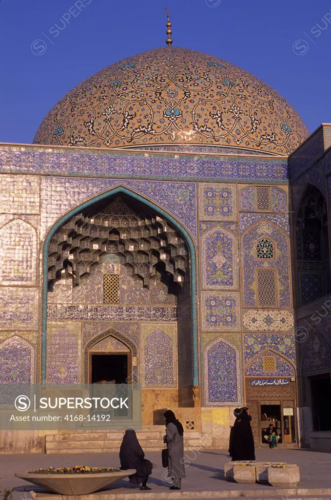 Iran, Esfahan, Eman Khomeni Square, Sheikh Lotfollah Mosque