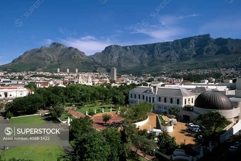 SOUTH AFRICA, CAPE TOWN, VIEW OF SOUTHICAN MUSEUM, TABLE MOUNTAIN