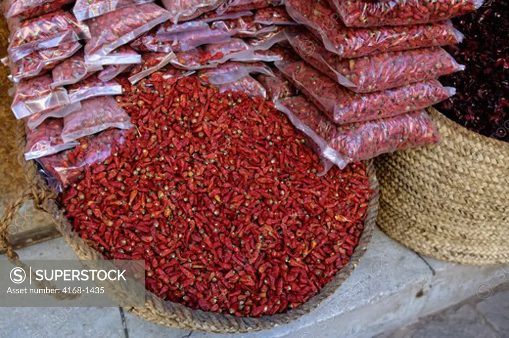 EGYPT, ASWAN, BAZAAR, DRIED CHILE PEPPERS FOR SALE