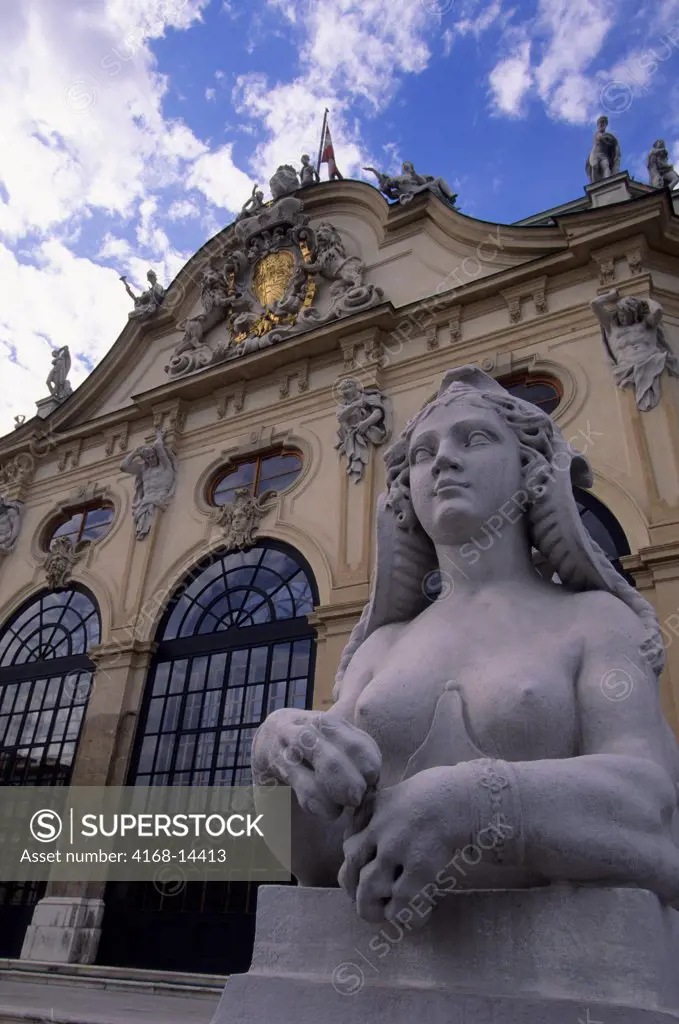 Austria, Vienna, Palace (Schloss) Belvedere, Statue