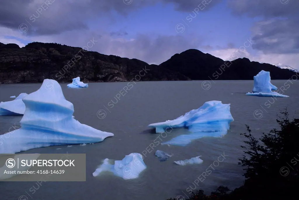 Chile, Torres Del Paine Nat'L Park, Grey Lake, Icebergs