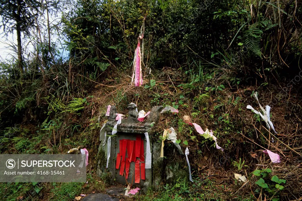 China, Guangxi Province, Near Guilin, Longji Area, Grave