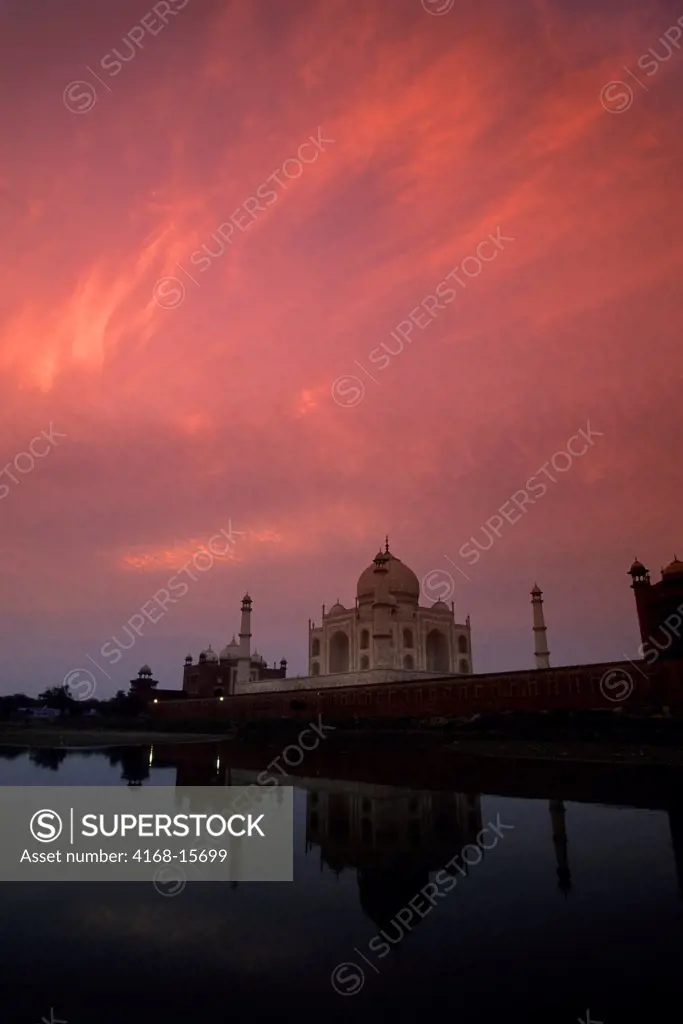 India, Agra, Taj Mahal At Sunrise, Reflecting In River