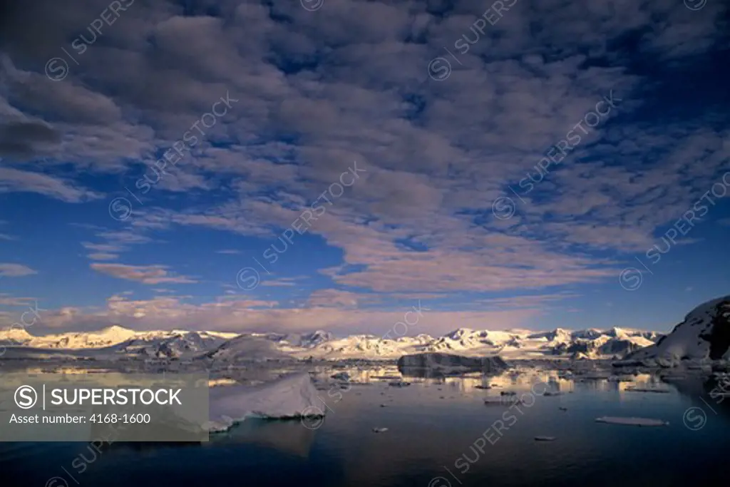 ANTARCTIC PENINSULA AREA, MOUNTAINS AND ICE, EVENING LIGHT