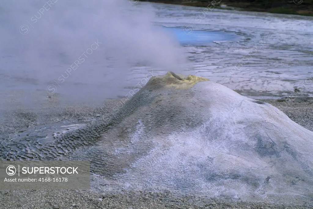 Iceland, Interior, Hveravellir Hot Springs, Fumarole