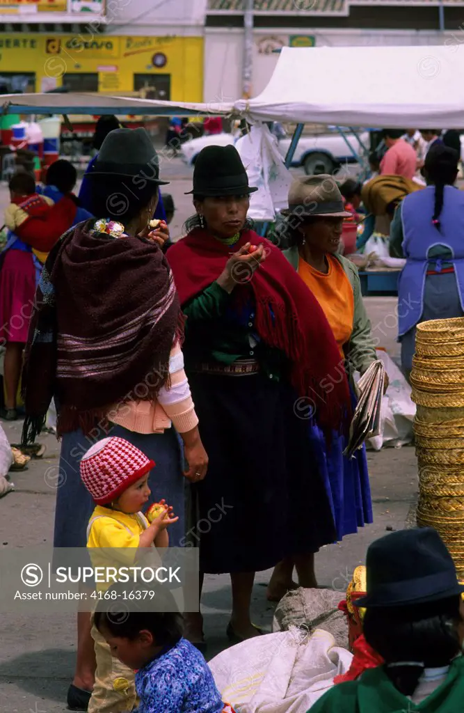 Ecuador, Highlands, Pujili, Local Indian Market, Local Women