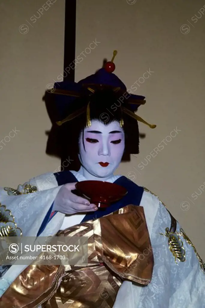JAPAN, TOKYO,GEISHA GIRL, TEA CEREMONY