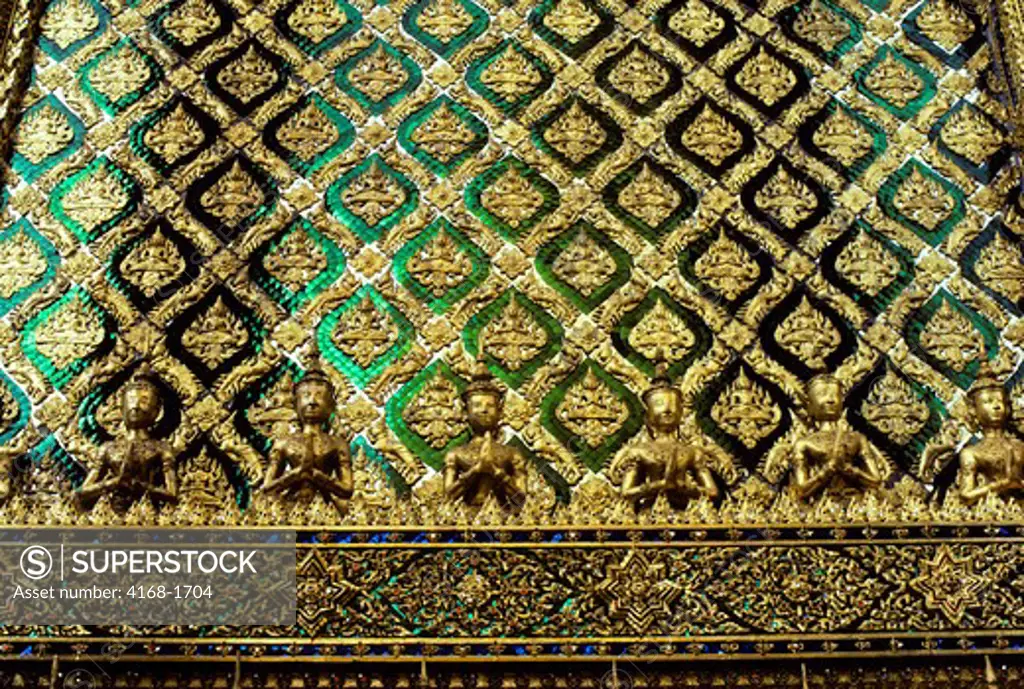 THAILAND, BANGKOK, GRAND PALACE, MOSAIC DETAIL OF EXTERIOR ARCHITECTURE