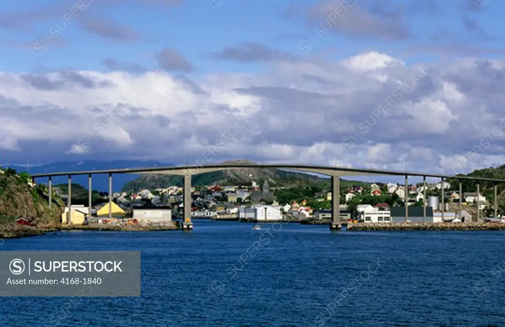 NORWAY, KRISTIANSUND, VIEW OF TOWN WITH BRIDGE