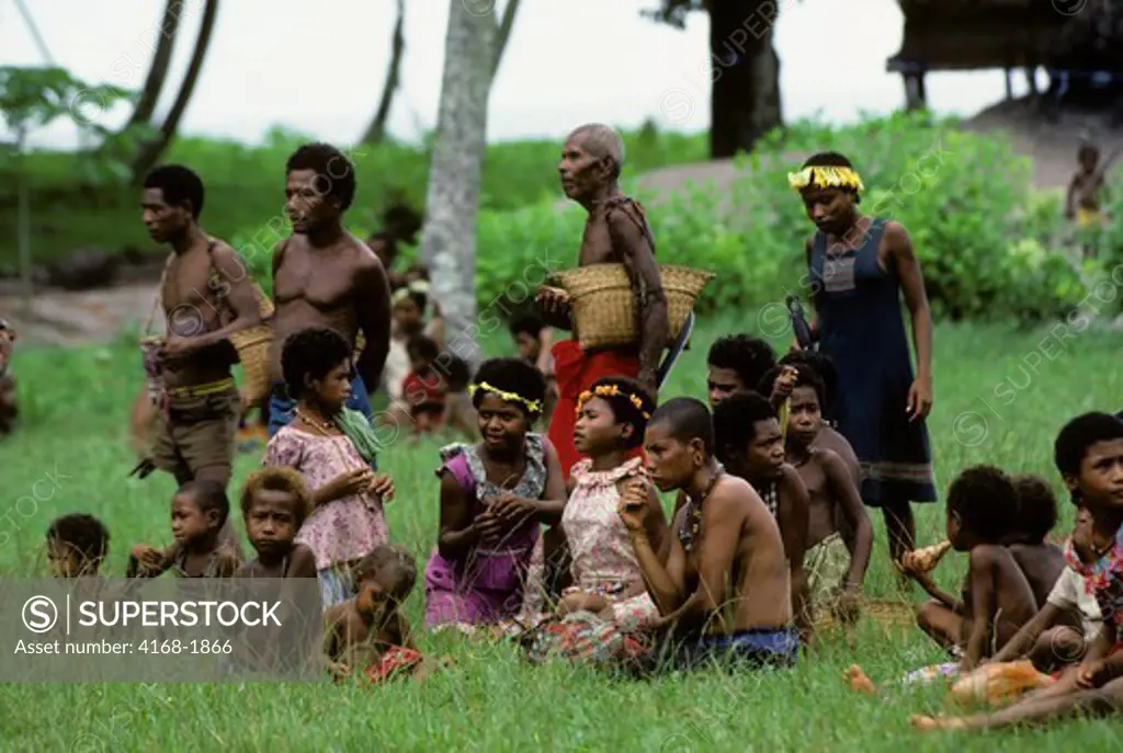PAPUA NEW GUINEA,TROBRIAND ISLANDS, KIRIWINA ISL., KAIBOLA VILLAGE NATIVES WATCHING DANCES
