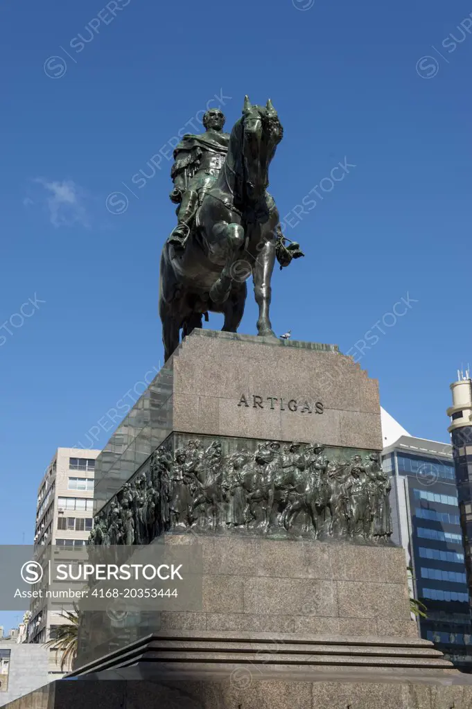 Statue of Gen. José Gervasio Artigas, father of Uruguay and hero of its independence movement, in the center of the Independence Square (Plaza Independencia),one of the oldest and most important squares of Montevideo, Uruguay.