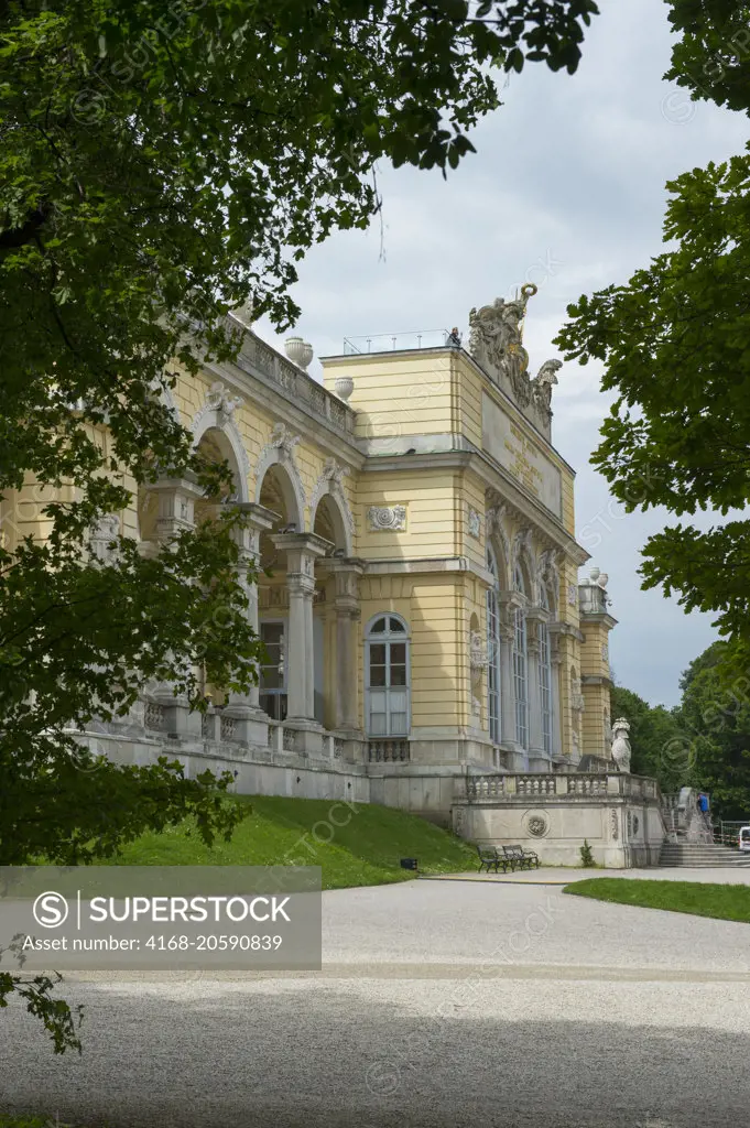 View of the Gloriette at Schönbrunn Palace in Vienna, Austria.