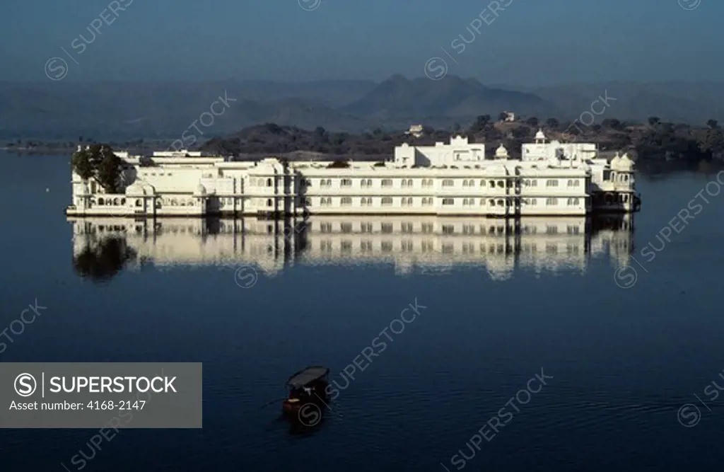India,Udaipur, Lake Palace Hotel In Middle Of The Lake
