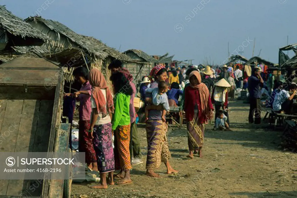 Cambodia, Near Siem Reap, Tonle Sap Lake, Market Scene