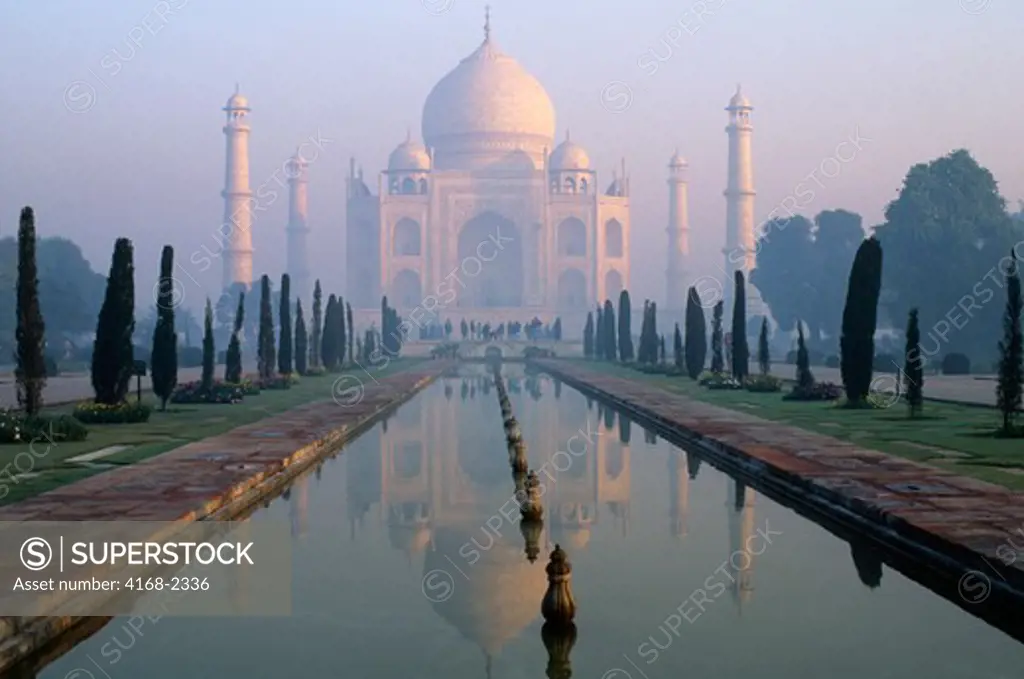 India, Agra, Taj Mahal At Sunrise