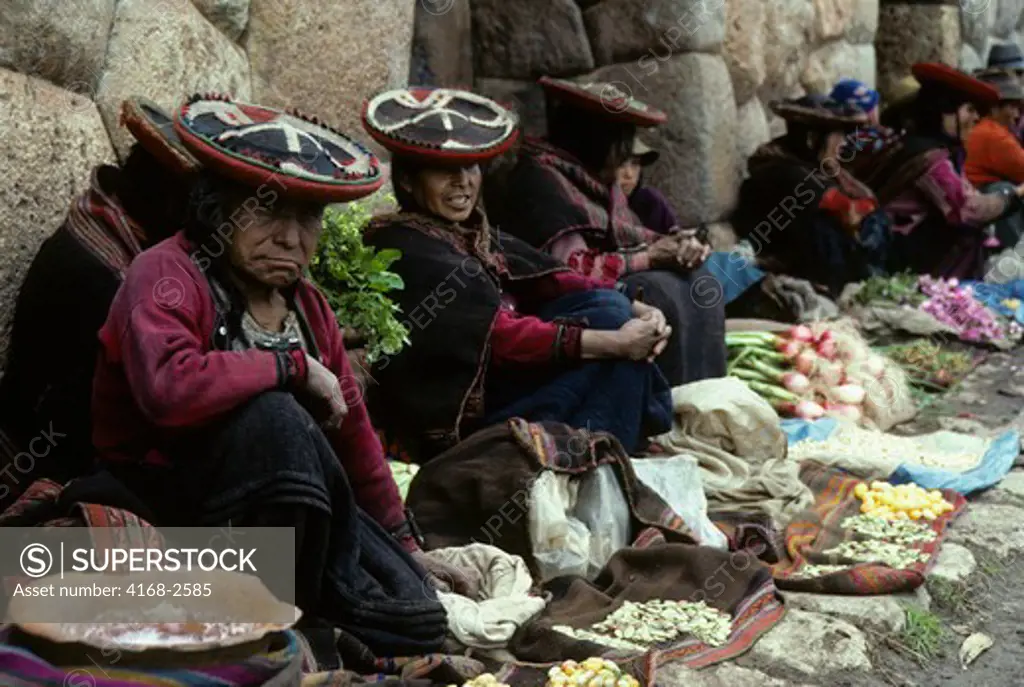 Peru, Chinchero, Colorful Indian Market Scene
