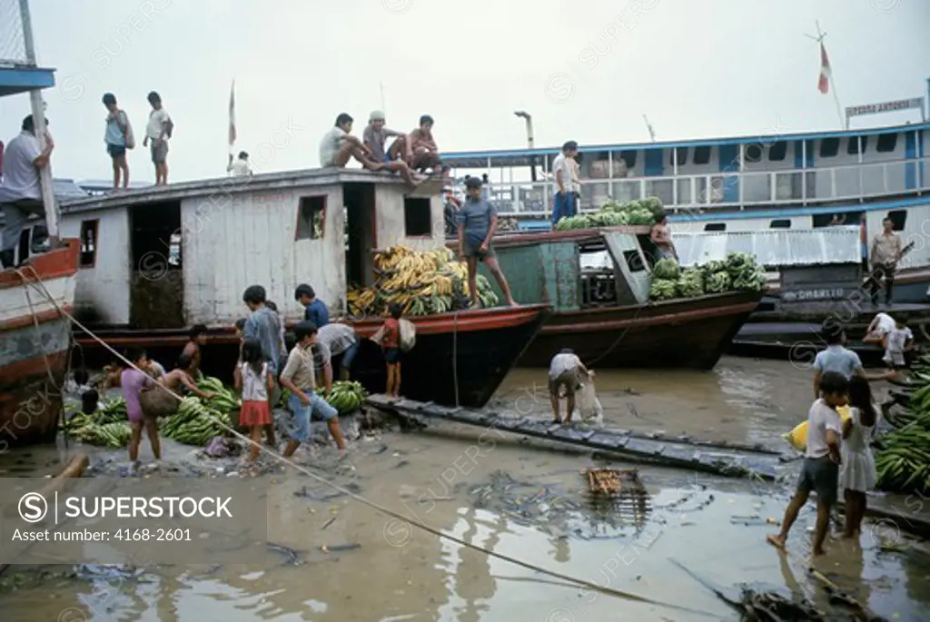 Amazon, Peru, Iquitos, Belen, Local Boats Unloading Bananas