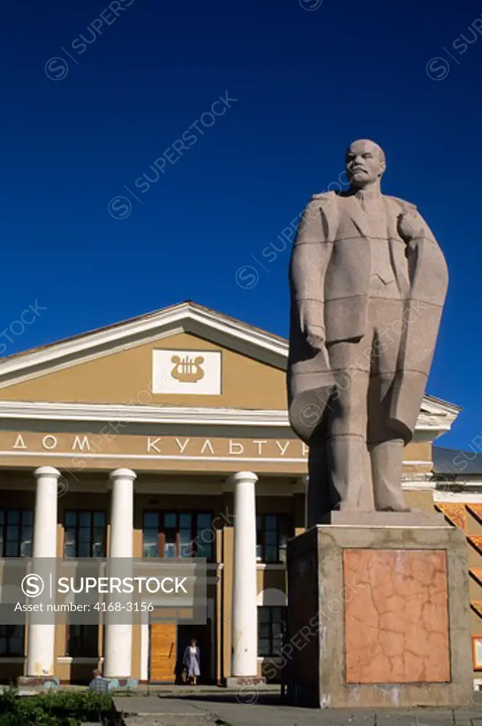 Russia, Siberia, Dudinka, Lenin Statue In Front Of Culture Palace
