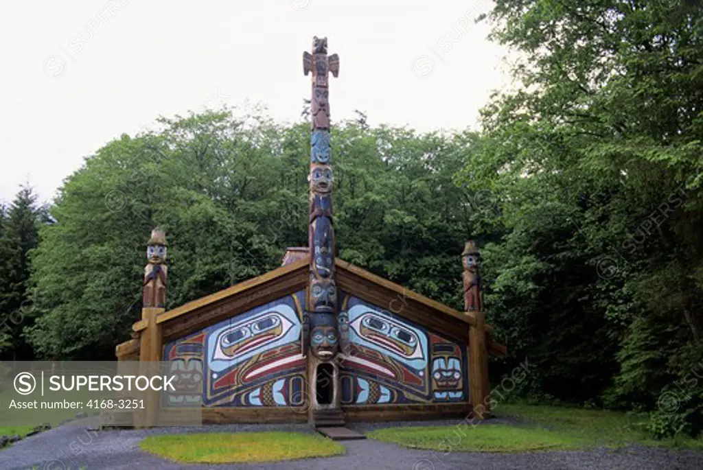 Usa, Alaska, Inside Passage, Ketchikan, Totem Bight State Park, Tlingit Longhouse