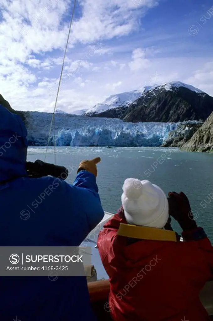 Usa, Alaska, Near Juneau, Tracy Arm, Sawyer Glacier, Cruise Ship Yorktown Clipper, Passengers