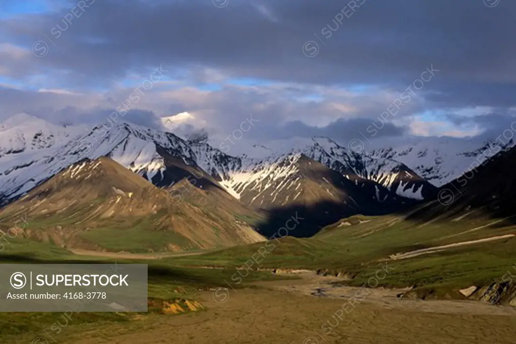 Usa, Alaska, Denali National Park, Near Eielson Visitor Center, View Of Alaska Range