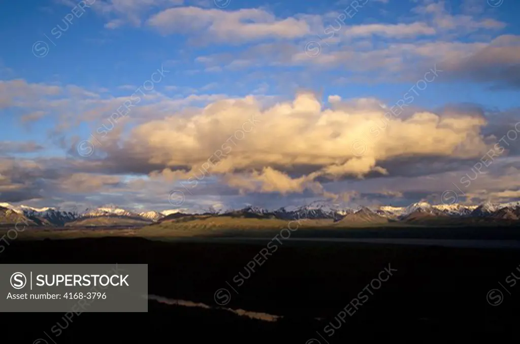 Usa, Alaska, Denali National Park, Wonder Lake Area, Alaska Range