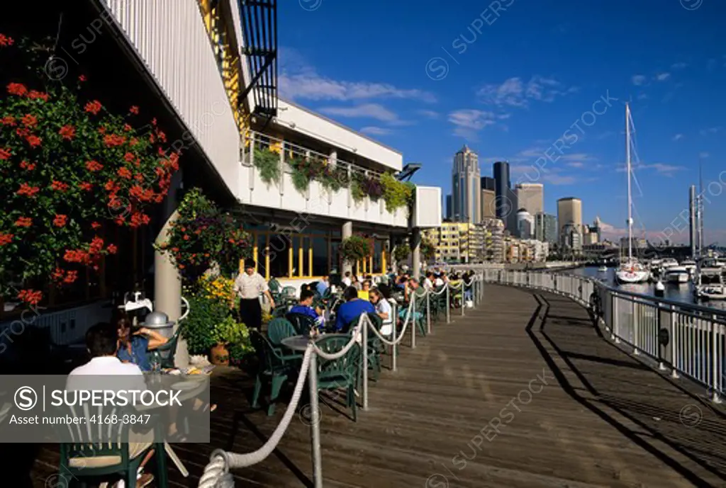 Usa, Washington, Seattle Waterfront, Cruise Ship Terminal, Anthony's Restaurant