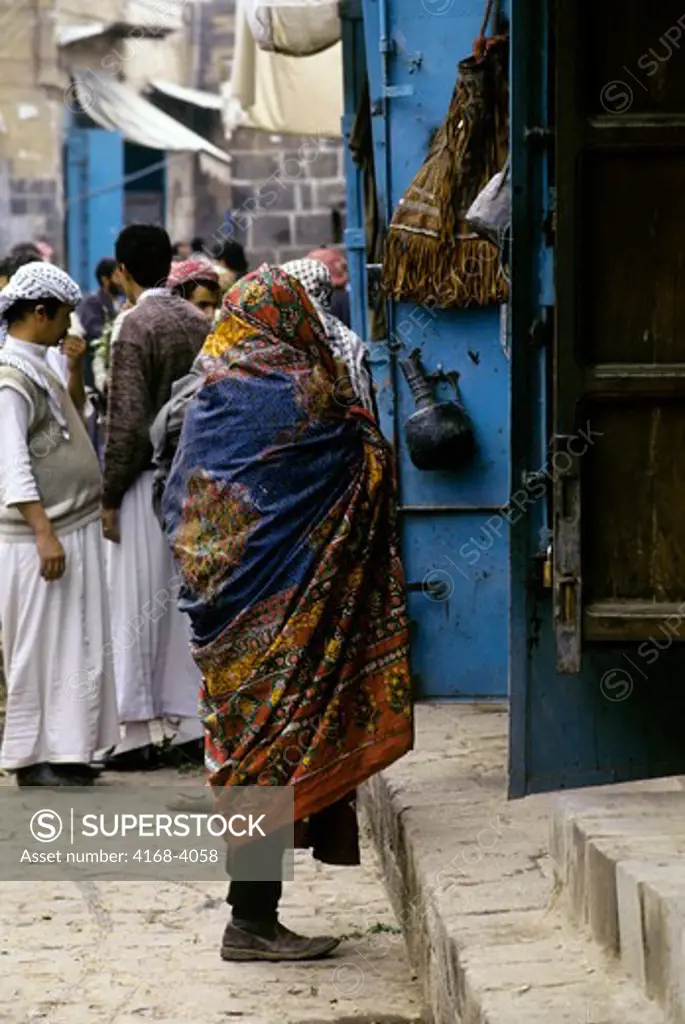 Yemen, Sana'A, Old Town, Souk (Market), Veiled Woman