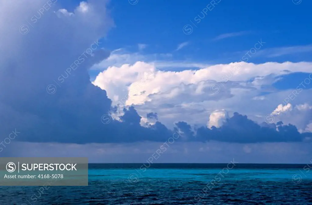 maldives, view of ocean, cumulus clouds