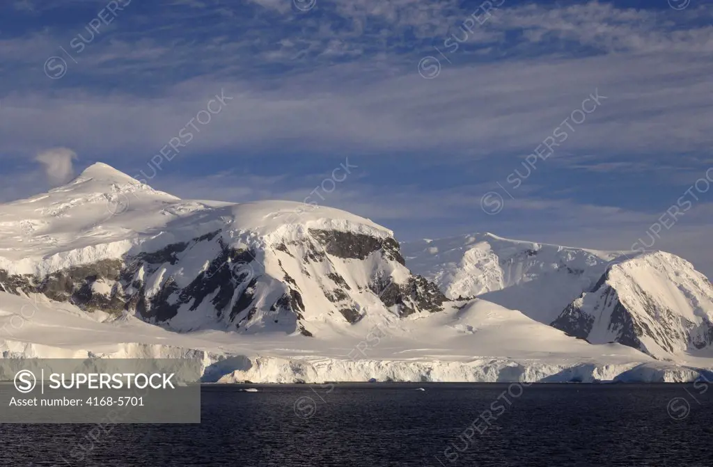 ANTARCTICA, ANTARCTIC PENINSULA, NEUMAYER CHANNEL, MOUNTAINS COVERED WITH ICE AND SNOW