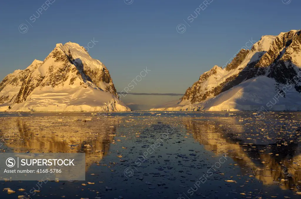 ANTARCTICA, ANTARCTIC PENINSULA, VIEW OF LEMAIRE CHANNEL, LANDSCAPE IN EVENING LIGHT