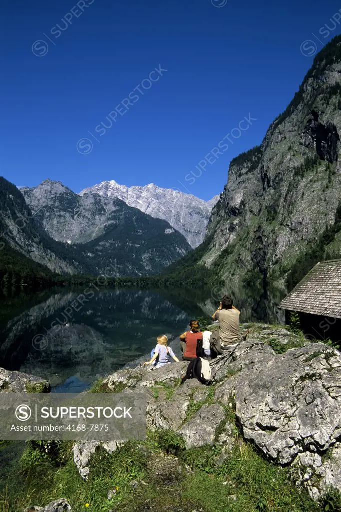 Germany, Bavaria, Berchtesgaden, Konigsee Area, Obersee, Fischunkel Alm, Family looking at lake