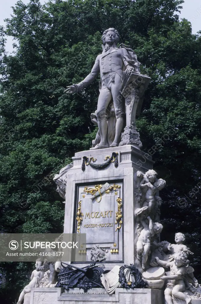 Austria, Vienna, Hofburg, Statue of Mozart in Burggarten