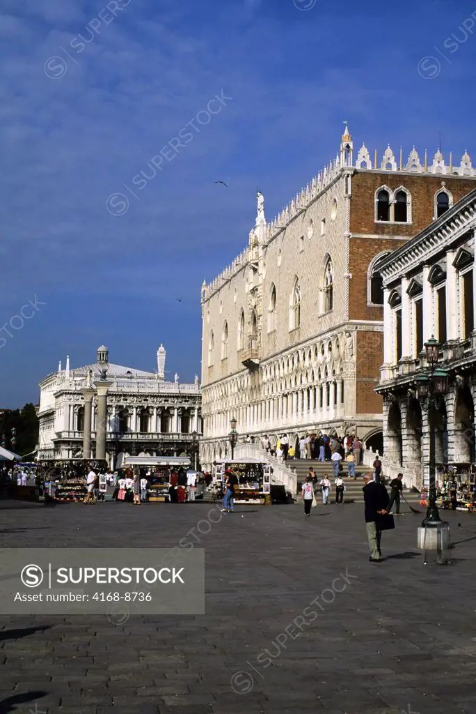 Italy, Venice, San Marco Quarter, St. Mark's Square, Doges Palace, Tourists on square