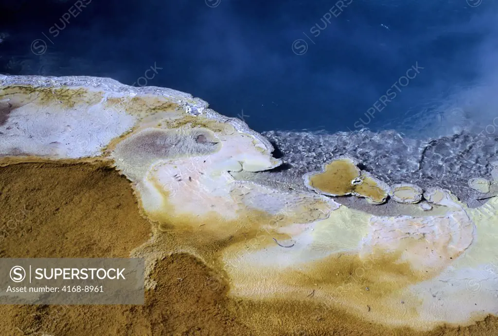 Usa, Wyoming, Yellowstone National Park, Norris Geyser Basin, Back Basin, Cistern Spring Detail
